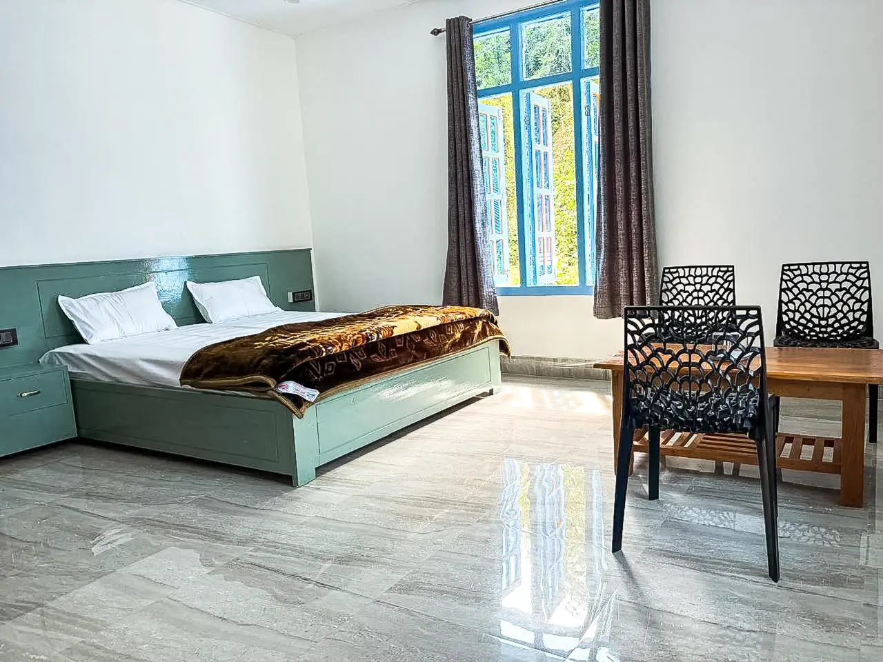 TenzinNora Homestay Padma Master Room Interior